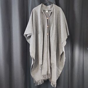 Cuamatzi Gray Buttoned Poncho with Fringe